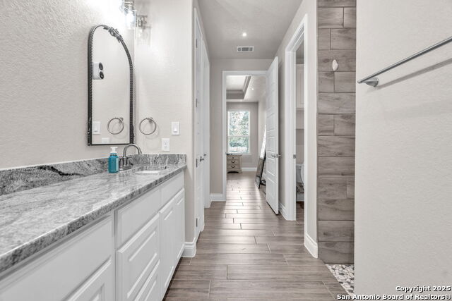 Image 21 of 43 For 221 Cibolo Ridge Dr