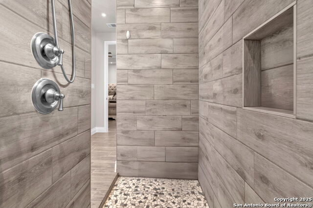 Image 23 of 43 For 221 Cibolo Ridge Dr