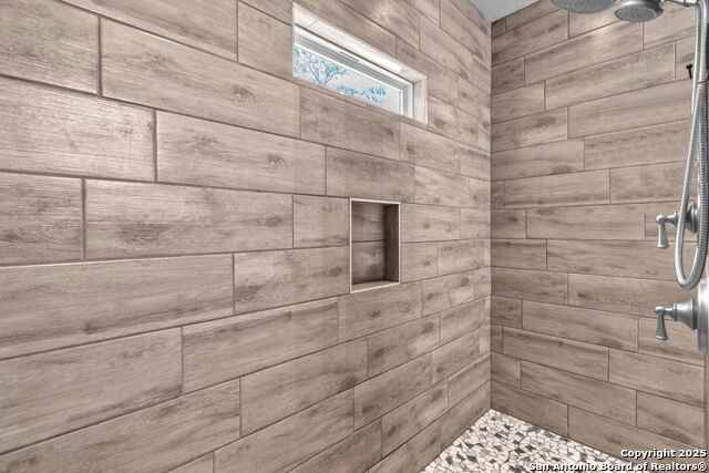 Image 24 of 43 For 221 Cibolo Ridge Dr