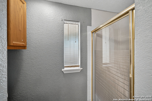 Image 15 of 27 For 455 Oak View