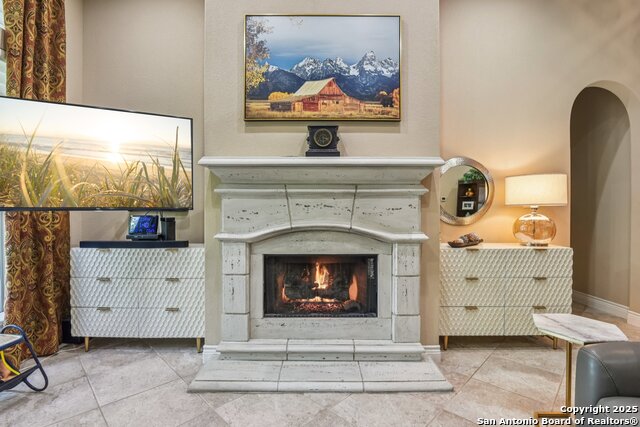 Image 11 of 81 For 27719 Woodway Bend