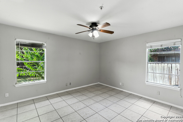 Image 27 of 42 For 202 Shalimar Dr