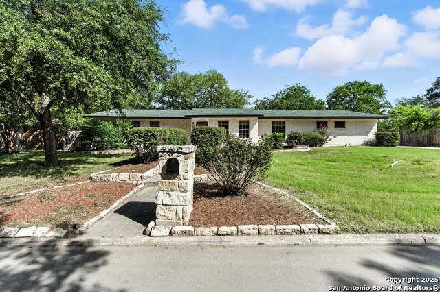 Image 3 of 42 For 202 Shalimar Dr