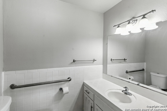 Image 32 of 42 For 202 Shalimar Dr