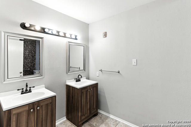 Image 33 of 42 For 202 Shalimar Dr