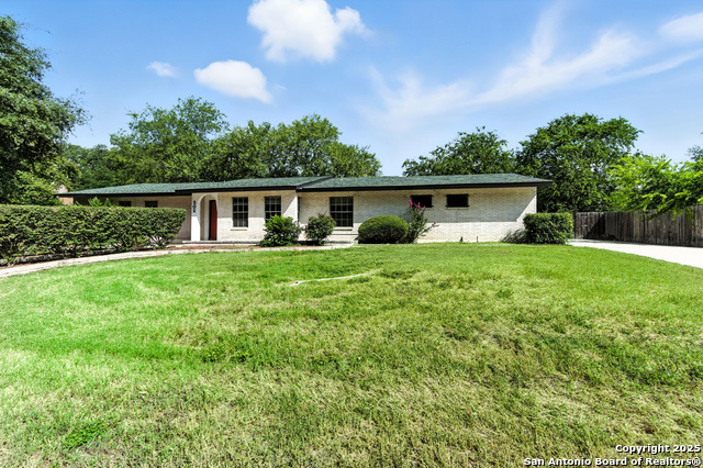 Image 4 of 42 For 202 Shalimar Dr