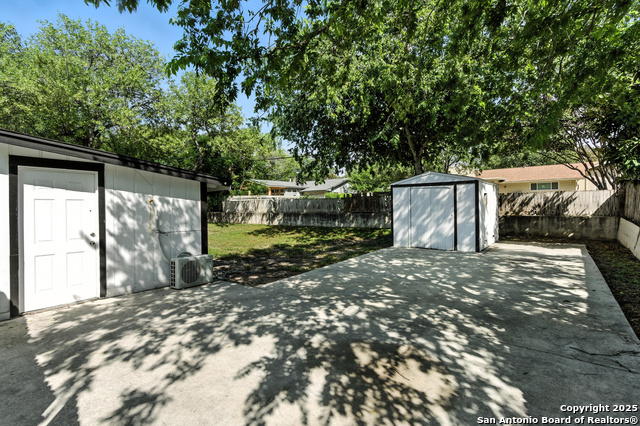 Image 40 of 42 For 202 Shalimar Dr