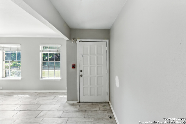 Image 7 of 42 For 202 Shalimar Dr