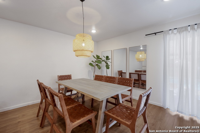 Listing photo id 8 for 2806 Floral Way