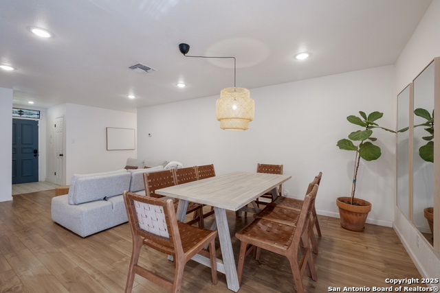 Listing photo id 9 for 2806 Floral Way