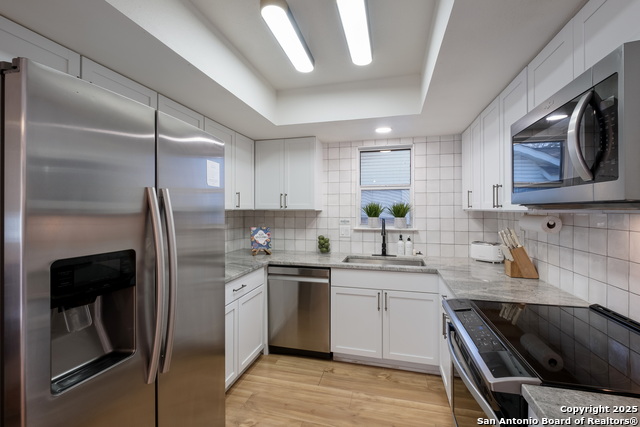 Listing photo id 12 for 2806 Floral Way