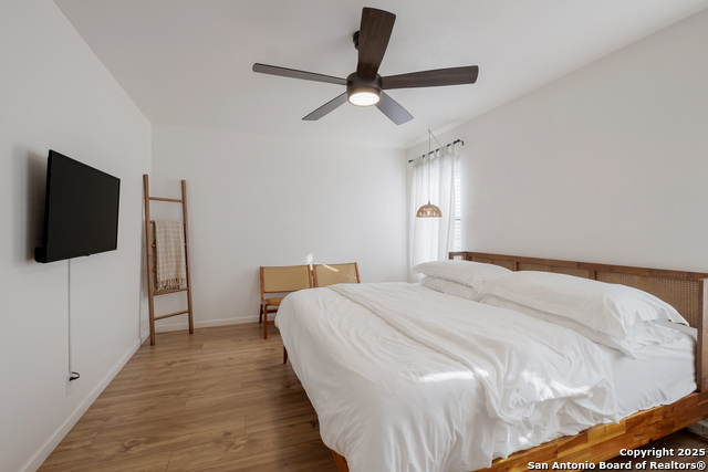 Listing photo id 14 for 2806 Floral Way
