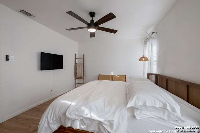Listing photo id 16 for 2806 Floral Way