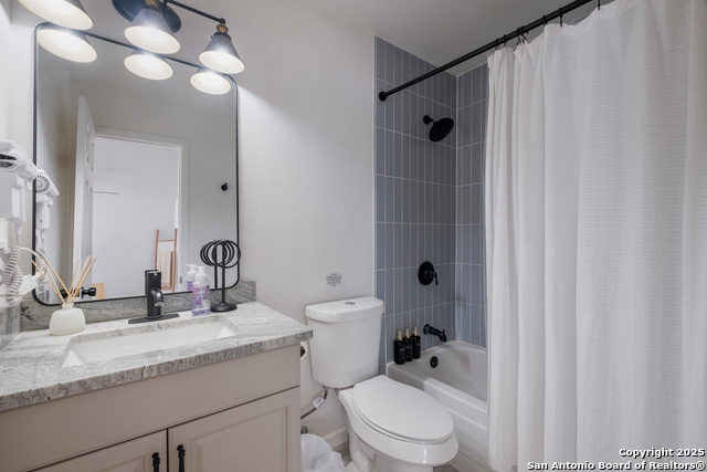 Listing photo id 17 for 2806 Floral Way