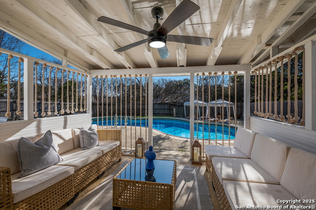 Listing photo id 22 for 2806 Floral Way