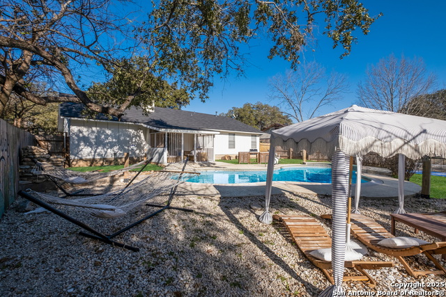 Listing photo id 23 for 2806 Floral Way