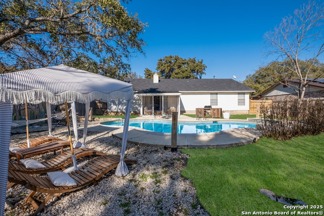 Listing photo id 24 for 2806 Floral Way