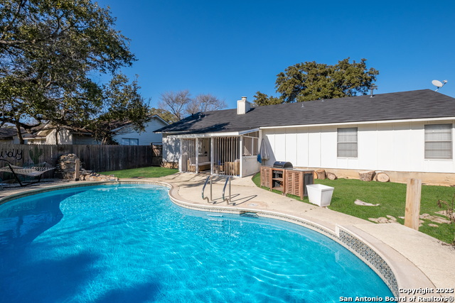 Listing photo id 25 for 2806 Floral Way