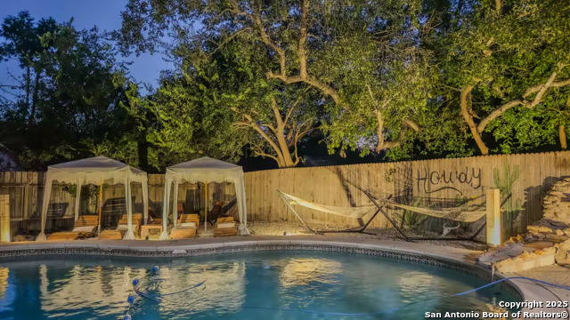 Listing photo id 1 for 2806 Floral Way