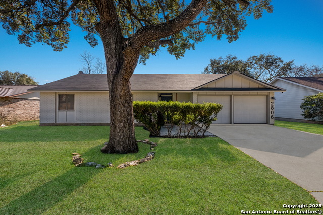 Listing photo id 2 for 2806 Floral Way