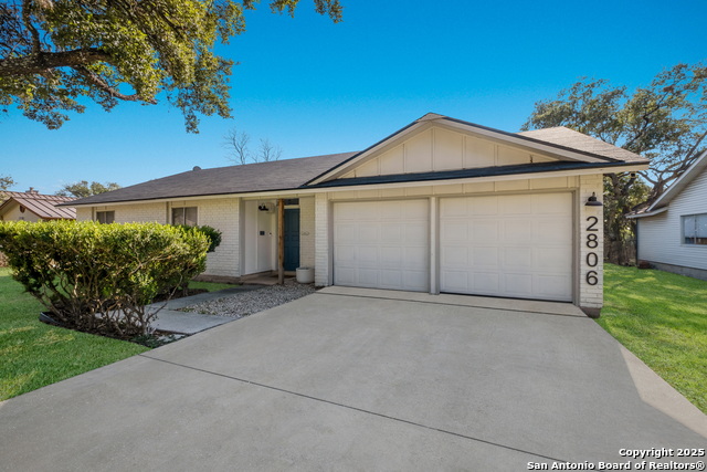 Listing photo id 3 for 2806 Floral Way