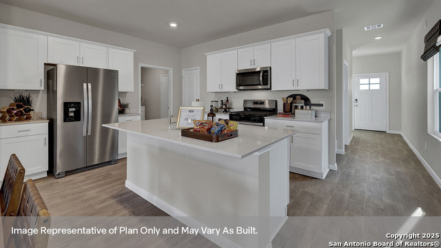 Image 9 of 39 For 233 New Albany Lane