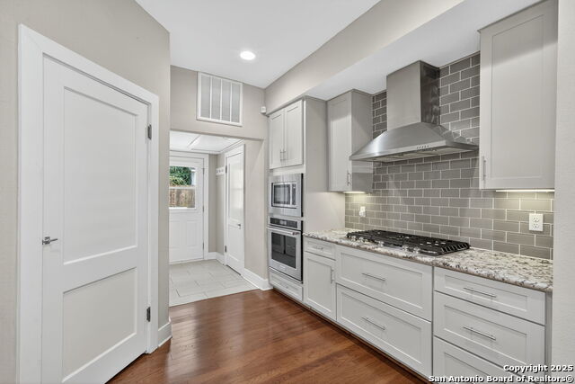 Listing photo id 9 for 435 Gramercy Pl W