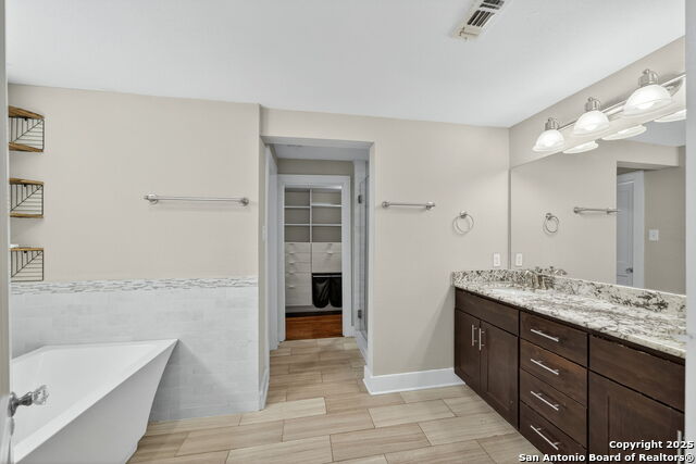 Listing photo id 15 for 435 Gramercy Pl W