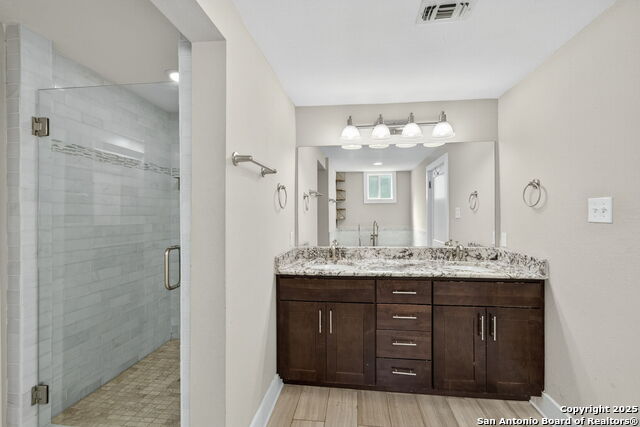 Listing photo id 16 for 435 Gramercy Pl W