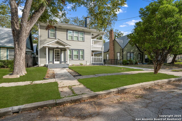 Listing photo id 1 for 435 Gramercy Pl W