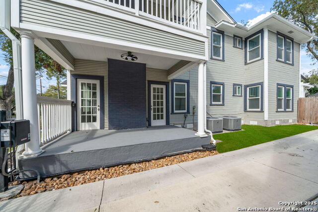 Listing photo id 28 for 435 Gramercy Pl W