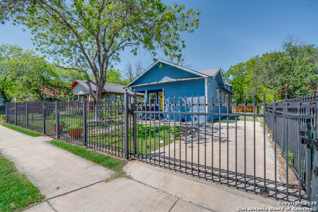 Image 3 of 33 For 1505 Craig Pl W