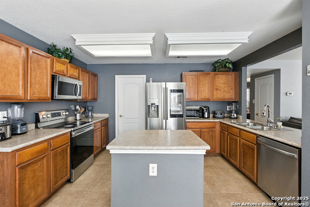 Listing photo id 8 for 10515 Medio Creek