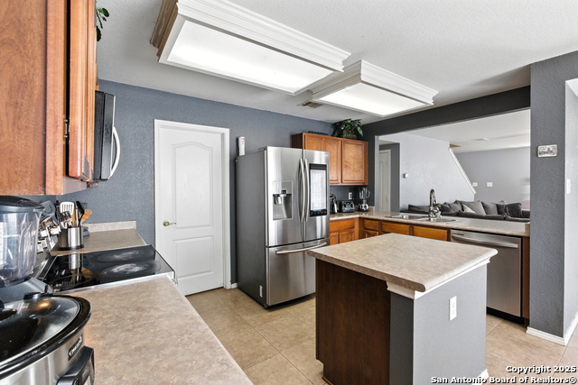 Listing photo id 9 for 10515 Medio Creek