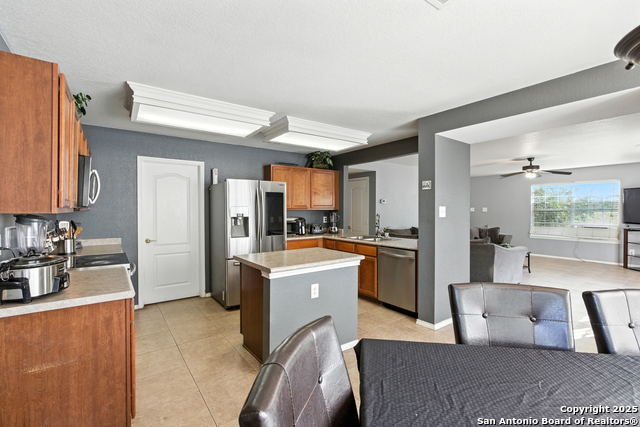 Listing photo id 13 for 10515 Medio Creek
