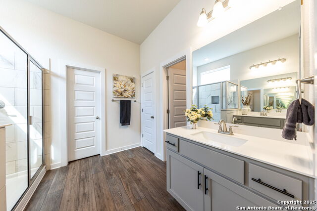 Listing photo id 11 for 1510 Escarpment