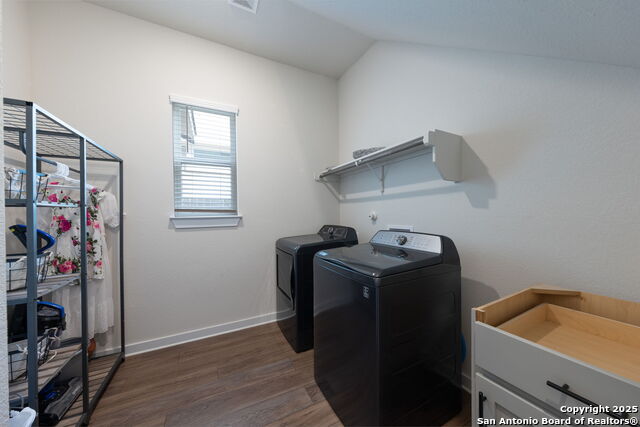 Listing photo id 17 for 1510 Escarpment