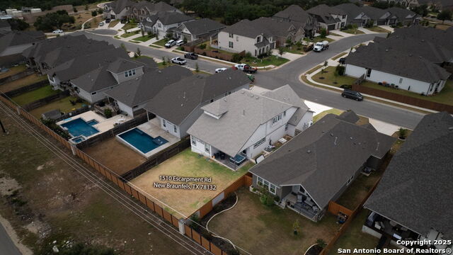 Listing photo id 26 for 1510 Escarpment