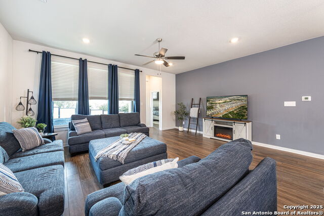 Listing photo id 1 for 1510 Escarpment