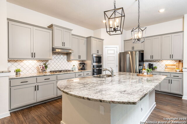 Listing photo id 5 for 1510 Escarpment