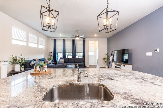 Listing photo id 6 for 1510 Escarpment