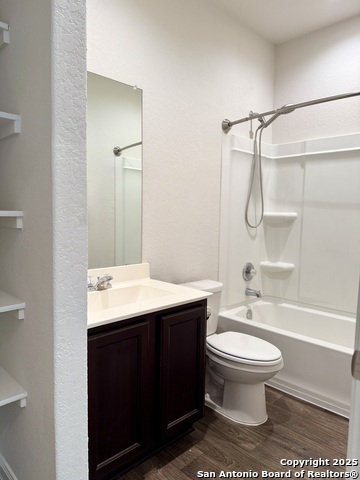 Listing photo id 8 for 1021 Adler Way