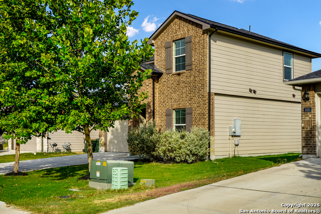 Listing photo id 1 for 1021 Adler Way