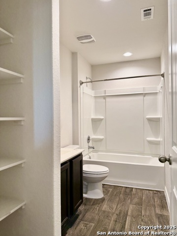 Listing photo id 32 for 1021 Adler Way