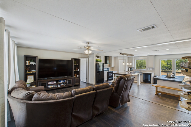 Details for 200 Sterling, Seguin, TX 78155