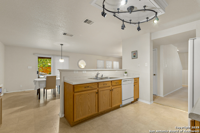 Listing photo id 15 for 11407 Liberty Field