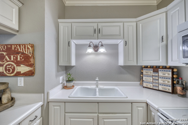 Image 10 of 29 For 6 Leona Heights