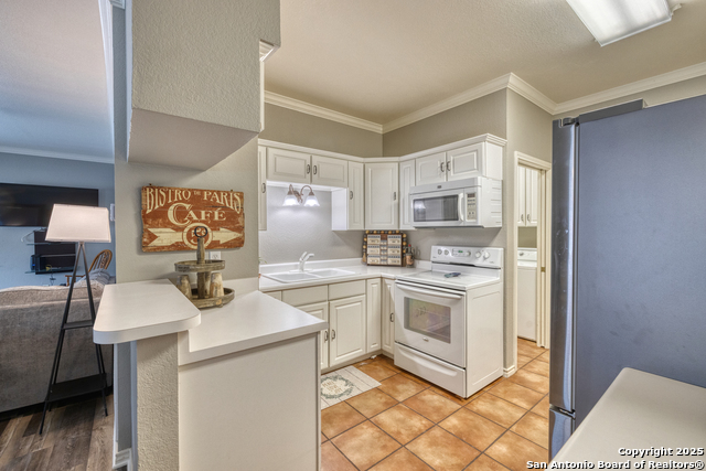 Image 9 of 29 For 6 Leona Heights