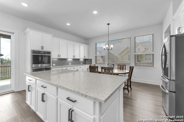 Image 14 of 56 For 406 Aurora Basin