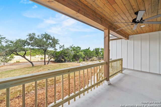 Listing photo id 24 for 821 Scenic Hills